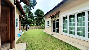 The presidential suite di sugeh village country house sungai buloh adalah konsep rumah agam besar mempunyai 5 bilik tidur, 3 ruang tamu, 2 ruang makan dan dapur yang mampu memberi keselesaan buat keluarga besar yg ingin bercuti. Bungalow Sungai Buloh Country Resort Ejen Hartanah Tanah Untuk Dijual Rumah Untuk Dijual Jual Rumah Jual Tanah Ejen Tanah Di Cheras Ampang Kajang Bangi Semenyih Hulu Langat Petaling Jaya