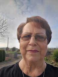 Good day, Loves of my Life. Happy St Patrick's Day to all my fellow Irish!  Enjoy this Bank Holiday. Love you all, My Sweeties.🫂💋