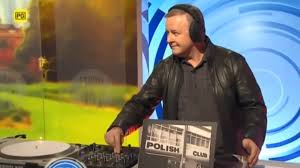 Unlike melbourne, new zealand had fewer than 100 cases and no deaths when it went into lockdown. Watch Anthony Albanese Aka Dj Albo Spin Some Polish Club For Record Store Day Music Feeds