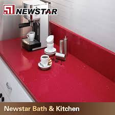 Arbeitsplatte ile ilgili cümledeki kullanımına billie, hör auf olivias arbeitsplatte zu tippen und hol mich ab. Arbeitsplatte Rot