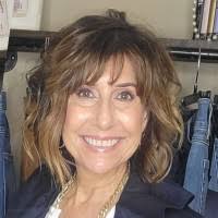 Amanda Wiff's Instagram, Twitter & Facebook