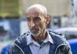 Perheenisä Abdul, 48, kävi moskeija-ampujan kimppuun aseenaan vain  maksukorttipääte