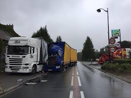 Ainsi, un système de géolocalisation vous permet de définir, si vous le souhaitez, une zone de 20 km à 200 km autour de chez vous. Accident Entre Deux Poids Lourds Pres D Abbeville La Rd928 Coupee Plusieurs Heures Mis A Jour