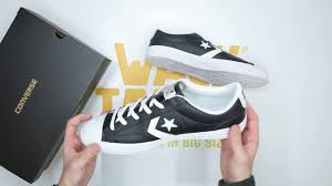 Easy to wear with a leather upper and grey colour. Converse Star Player Ox Black White Unboxing Walktall Youtube