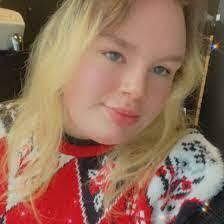 Laura Goodpaster's Instagram, Twitter & Facebook