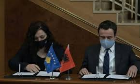 Albin kurti ve vjosa osmani yeni bir umut olabilir. Albin Kurti Per Kryeminister Vjosa Osmani Per Presidente Podujeva Press