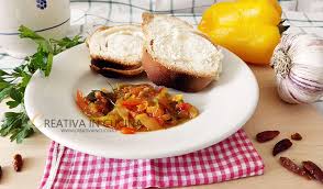 In questo caso vanno tagliati a metà in senso longitudinale, privandoli dei semi e sistemati su una teglia. Peperoni Al Forno Creativa In Cucina