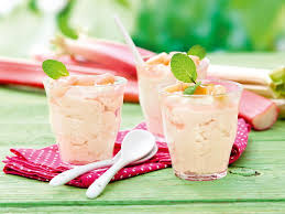 Griesscreme Mit Rhabarberkompott Rezept Selbst Machen Rezept In 2020 Rhabarberkompott Rezept Rhabarberkompott Rhabarber