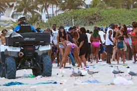 Buzzfeed has breaking news, vital journalism, quizzes, videos, celeb news, tasty food videos, recipes, diy hacks, and all the trending buzz you'll want to share with your friends. Miami Police Face Off With Spring Break College Students Daily Mail Online
