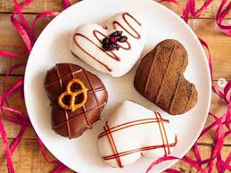 Hola amigos, hoy les traemos el imagenes para 14 de febrero,ideal para los enamorados, para que se dediquen entre sí y se puedan desear un feliz día de tarjeta con un elegante diseño, en la cual se ve a una pareja besándose, con una bella frase. Postres Para El 14 De Febrero Celebra Un Dulce San Valentin Donde Ir