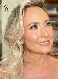 Hairstyle and Makeup for the Mother of the Bride