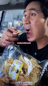 siapa pengemar Emping Belinjo? atau kita panggil Kerepek Belinjau!  @BelinjoGoldHq ada 3 perisa: -original -salted egg -berempah belinjo ni  banyak khasiatnya! kerepek ni ambil dari biji dia dan di ...