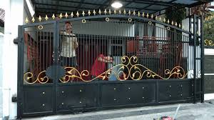 Mengerjakan pesanan besi tempa dan ornamen pagar klasik mewah dan elegan ,balkon model klasik,railing,pintu gerbang besi tempa ,tralis besi tempa contoh pagar rumah besi ulir. Jasa Pembuatan Pintu Pagar Besi Tempa Untuk Wilayah Jabodetabek Dan Sekitarnya