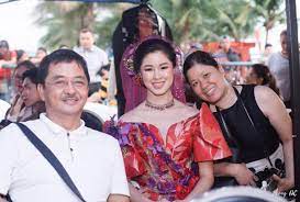 The table below shows the final breakdown of the votes. Kisses Royalty On Twitter Kisses Delavin With Her Parents Designer Mr Pepe Quitco During The Santacruzan Event Yesterday Held At Central Park Sm By The Bay Mayflowerqueenkisses See The