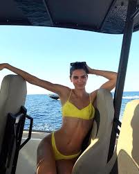 But, as she points out in a new post on her website. Kendall Jenner Swears By This Workout And You Might Too Jenner Bikini Neon Bikinis Kendall Jenner Ab Workout