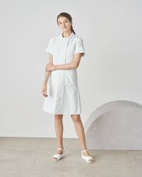 おしゃれでかわいいナース服ブランド3選！～日々の仕事を素敵な服装でより鮮やかに～ | バイトルPROマガジン