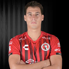 El jugador rojiblanco recibió un golpe de mauro lainez que provocó sangrado en la frente. Mauro Lainez Mauro Alberto Lainez Leyva Club Tijuana