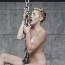 Vídeo de Miley Cyrus desnuda en el videoclip 'Wrecking ball'