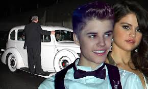 Justin Bieber and Selena Gomez rock American Music Awards red carpet with  1920s style