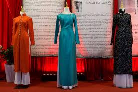 The beauty of women dressed in ao dai always leaves a deep impression on foreign visitors to vietnam. Ao Dai Qua HÆ¡n 100 NÄƒm Vnexpress Giáº£i Tri