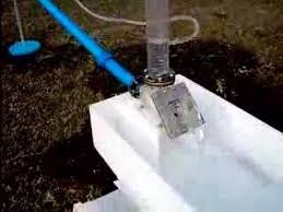 Debrouille Eau Voici Une Pompe Qui Fonctionne Par Elle Meme Et Qui Amene L Eau De La Riviere Au Robinet Explic Aquaponics System Aquaponics Healthy Plants