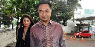 Hari ini, beliau telah dipindahkan ke ruang icu untuk mendapatkan perawatan khusus, jelas keterangan tersebut. Yrpgrqbeac0utm
