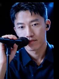 🎵 即将发布的第二首主打——《回音》  这不是一首“会红”的歌，也不是为了炫技或迎合别人。它是我和自己的一次对话，对那个曾经敢梦想、后来沉默太久的自己，说：“你还在，我听见了。”  过去，我拼命打拼事业，创业、带团队、往上爬。在外人眼里，我拥有一切：事业、成就 ...