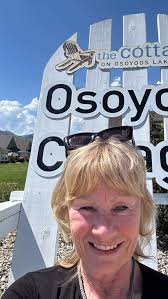 Started the day with a trip to the floating flower 🌹 market. We stopped by  the most incredible wine 🍷 and cheese store at Gastrovino, a culinary gem  for cheese, wine and