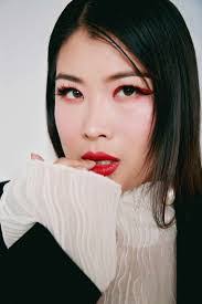 Young Summers's Instagram, Twitter & Facebook