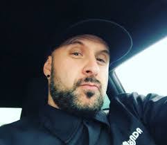 Jeremy Mott's Instagram, Twitter & Facebook