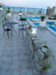 A luggage storage, a safety deposit box and a carpark are available for guests' convenience. Hotel Vraja Marii Eforie Nord Romania