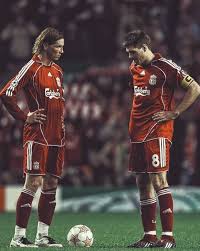 어린 시절에 축구에 관심을 가지기 시작하여 그의 첫 번째 팀인 파르케 84에 다섯 살 때에 들어갔다. Torres Gerrard ë¦¬ë²„í'€ ì¶•êµ¬ ì„ ìˆ˜ ì¶•êµ¬