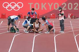A calf injury saw the team gb star break down in the 200m stage of the women's heptathlon. Ptrm Shkyav5m
