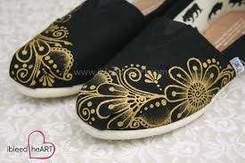 Gold Henna Flower Custom Painted Toms Shoes Sos Brand Shown This Original Henna Flower Design Was Painted Us Painted Shoes Diy Decorated Shoes Doodle Shoes