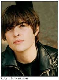 Schwartzman zou zijn debuut maken bij haas, wellicht als teamgenoot van een terugkerende nico zijn naam zal meer waarde zijn dan van anderen laat hem maar eerst de f2 winnen of hoog eindigen. Robert Schwartzman Michael Moscovitz Mmmmm Robert Schwartzman Attractive People Celebrities