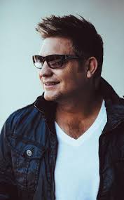 Kurt Darren to wow fans at Hemingways this December