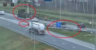 Markiezaat richting antwerpen door een ongeval. Vrachtwagen Verliest Lading Op Verbindingsweg Van A2 Bij Eindhoven Naar A67 Richting Antwerpen Eindhoven Ed Nl