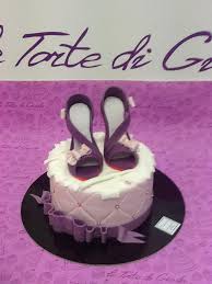 Torta Per 15 Persone Con Scarpe In Pasta Di Zucchero Tacco 12 Pan Di Spagna Crema E Cioccolato Copertura In Pasta Di Zucchero Pr Torte Cioccolato Dolci