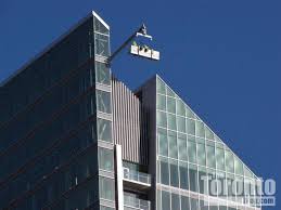 If you are planning on having guests come over and you just realized that your windows need to be cleaned, contact window cleaning people now. Window Washers On A Swing Stage At The Ritz Carlton Toronto Www Thetorontoblog Com