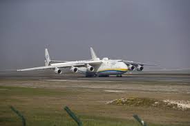 Question/réponseclassé sous :avion , avions légendaires , avion géant. Coronavirus Le Plus Gros Avion Du Monde Se Pose A Paris Vatry Avec Huit Millions De Masques Photo