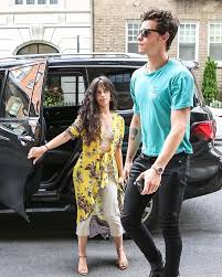 Camila Cabello And Shawnmendes Hold Hands While Heading Back To Shawn S Apartment After Celebrating His 21st Birthday In 2020 Shawn Shawn Mendes Funny Camila Cabello