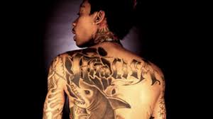 See more ideas about wiz khalifa, wiz khalifa tattoos, the wiz. Wiz Khalifa Vs Lil Wayne Who Has The Most Tattoos Youtube