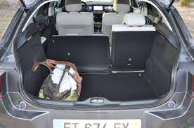 Agréable à conduire, elle doit toutefois composer avec des choix de… seul le volume de coffre est appréciable avec ses 348 litres. Citroen C4 Cactus La Berline Douce Sympa Reposante Challenges