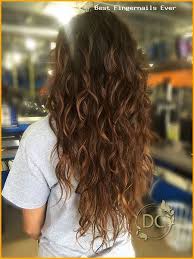 Curly Curls Beachy Waves Dauerhafte Ombre Lange Karamellbeachy Caramel Be Cool Hair Color Cool Hairstyles Hair