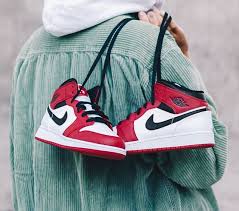 Nike Air Jordan 1 Mid Chicago White Heel 554724 173 Fashion Shoes Sneakers 2020 Fall Trends In 2020 Nike Fashion Shoes Fashion Shoes Sneakers Air Jordans