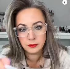 🤩🤩🙏Spots are filling up and I'm so grateful for this page! Welcome new  clients and friends! I have a few spots left for color or cuts this week!  Friday morning 9 am