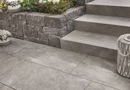Keramik Mit Steinoptik Beton Einfach Selber Verlegen In 2020 Terrassenplatten Aussenfliesen Terassenplatten