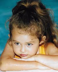 FELIZ 2025 a mi Cuba, a mis amigos y a mi pequeña familia que es mi  compañía diaria. Mucha salud, paz y bendiciones. Beso 💋 Omara Portuondo