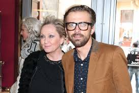 Zpěvačka bára basiková je připravená na nové změny ve svém životě a také na novou lásku. Nemaji Na Boty Manzel Basikove Nosi Devet Let Stare Krusky Sedmicka Cz