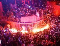 Se préparer pour sortir en boite est indispensable pour vous aider à passer une bonne soirée, cela fait partie du rituel de la sortie. 10 Idees De Marrakesh Jet Set Marrakech Maroc Marrakech La Plage Rouge